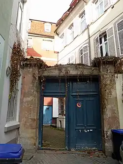 no&nbsp;7 au fond du cul-de-sac.