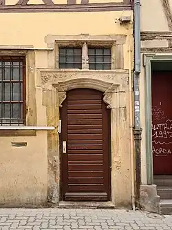 Encadrement mouluré.