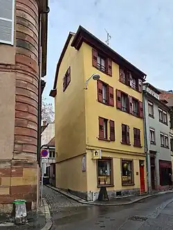 Rue Brûlée, no&nbsp;21 à droite.