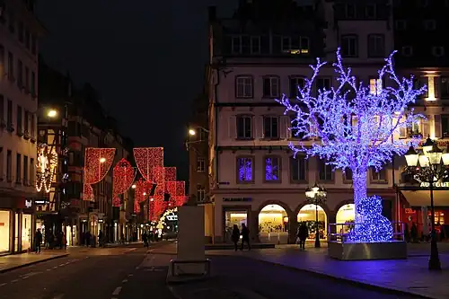Arbre bleu de Noël.