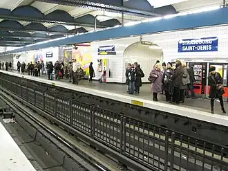 Les quais de la ligne 4 en 2008.