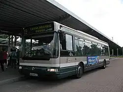 Un Irisbus Agora S à l'arrêt Rotonde.