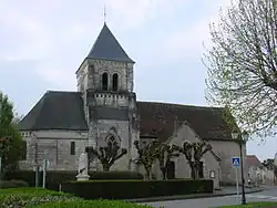 vue générale d'une église romane