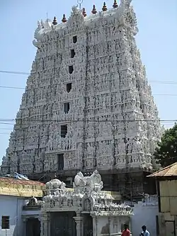 Le gopuram du temple de Thanumalayan à Suchindram.