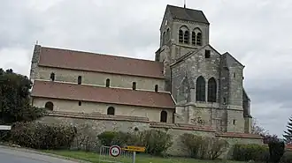 Vue de l'église depuis le sud.
