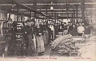 Intérieur d'un atelier de moulinage.