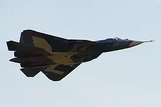 Su-57 russe en vol