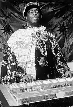 Description de l'image Sun Ra (1973 publicity photo - Impulse ABC Dunhill).jpg.