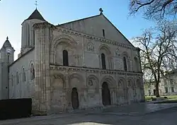 L'église Notre-Dame de Surgères.