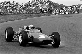 Photo en noir et blanc de la Ferrari 158 de Surtees au GP des Pays-Bas 1964