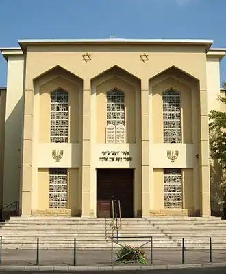 La synagogue.