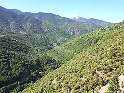 La vallée de la Têt valley et le village de Canaveilles (à droite).
