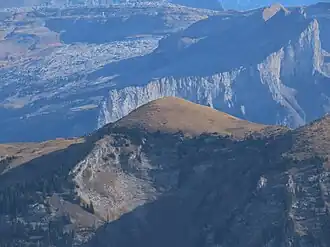 La tête de la Sallaz depuis le Petit Bargy au nord-ouest.