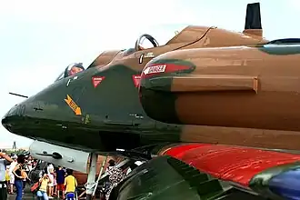 Photographie de l'avant d'un TA-4SU Skyhawk.