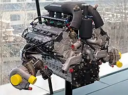 Photo d'un moteur exposé dans un musée