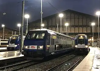 V2N et TER 2NNG en gare de Paris-Nord.
