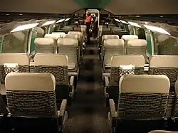 Intérieur d'une rame de 1re&nbsp;génération : la salle haute, en 2de&nbsp;classe.