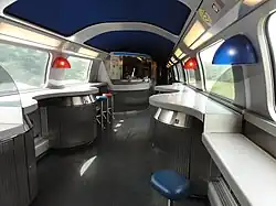 Intérieur d'une rame de 1re génération : la voiture-bar.