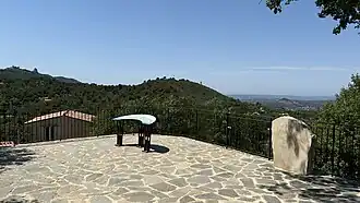 Table d'orientation sur le belvédère dédié au centenaire de l'armistice 1918 (Le Pilon du Roi est bien visible sur la gauche)