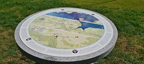 Table d'orientation de Picauville (Manche) - Mobilier en granit - Panneau en lave émaillée - Décor sérigraphie quadrichromie.