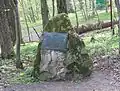 Plaque commémorative dans la forêt de Bialovèse