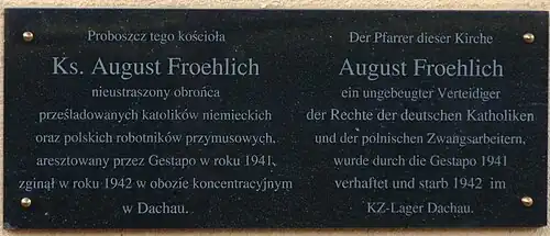 La plaque commémorative bilingue à Drawsko Pomorskie