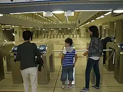 Vestibule de la station.