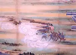 Illustration en couleur montrant, sur un terrain dégagé, des fantassins en rang armés de fusils ouvrant le feu en même temps que des batteries d'artillerie placées à côté d'eux