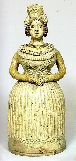 Fontaine en terre vernissée représentant une statuette de femme, atelier Talbot, XIXe&nbsp;siècle.