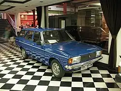 La Hillman Avenger&nbsp;(en) est introduite en 1970 et rebaptisée Chrysler Avenger en 1976, puis Talbot Avenger en 1979. Cette voiture est l'une des dernières produites à l'usine de Linwood en 1981.