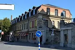 Façades d'anciens bâtiments industriels