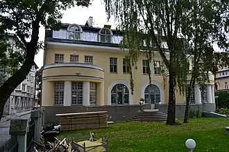 Roosikrantsi 10, 10A.