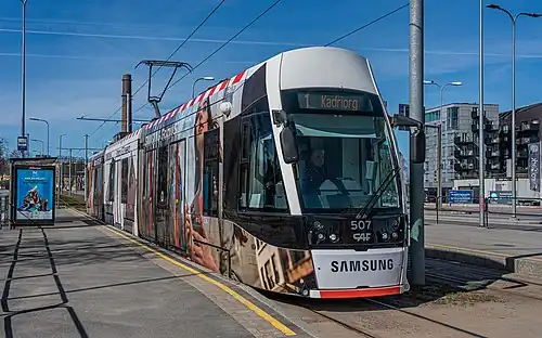 Tramway 1 à l'arrêt Kanuti.