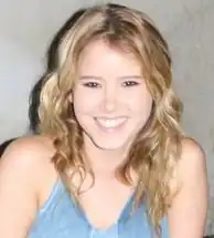 Description de l'image Taylor Spreitler attends "Miss Behave" Hollywood Premiere (cropped).jpg.