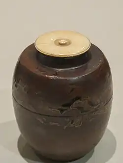 Pot à thé chaire, production des fours de Seto, début XVIe siècle Musée Guimet.