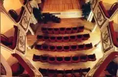 Salle en forme d'une cloche