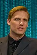 Teddy Sears interprète Patrick.