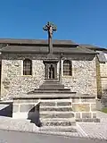 Croix à côté de l'église.