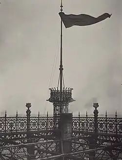 Un des quatre tours d'angle.