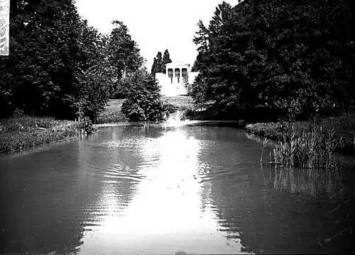 Temple de la Gloire à Orsay (XIXe&nbsp;siècle).