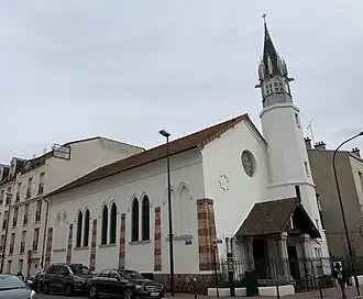 Façade principale du Temple protestant, situé rue Guérin.