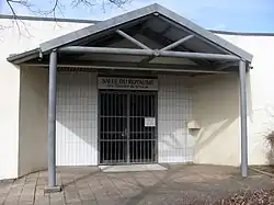 Salle du Royaume des Témoins de Jéhovah.