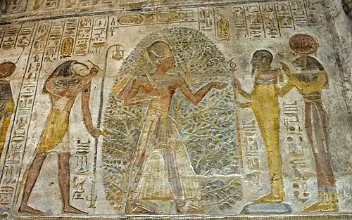 Ramsès II entouré par Thot, Ptah et Sekhmet.