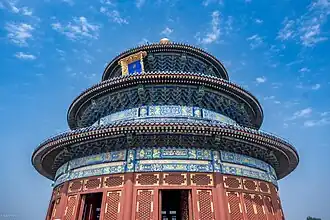 Extérieur du hall des prières pour la récolte.