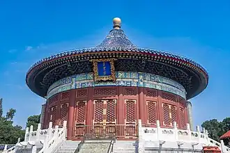 Détail de l'extérieur du hall des prières pour la récolte.