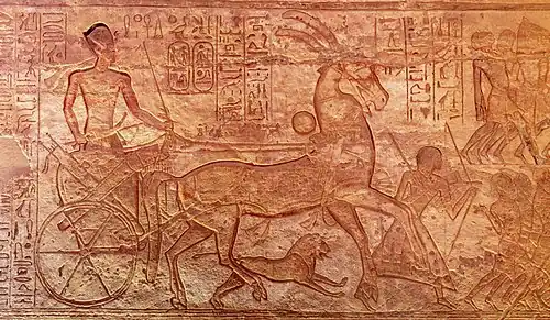 Salle hypostyle du grand temple : Ramsès&nbsp;II sur son char durant la bataille de Qadesh.