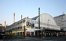 Le palais du tennis vu de la rue Eteläinen rautatiekatu.