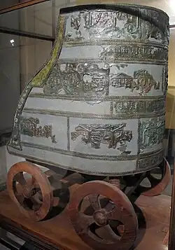 Char de cérémonie avec plaques de bronze du cycle troyen (IVe&nbsp;siècle&nbsp;av. J.-C.).