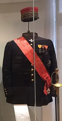 Tenue du maréchal Joffre portant la grand'croix de la Légion d'honneur modèle IIIe&nbsp;république.