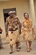 Tenue d'apparat Bété lors d'un mariage (Centre-Ouest de la Côte d'Ivoire).